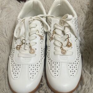 NWOT dolce Vida  sneakers